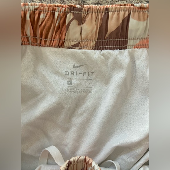 Nike Running Shorts - Picture 2 of 3